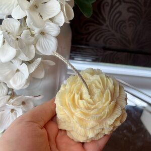 Hand-Crafted Cream Peony Scented Decorative Candle - Pineapple Sage
